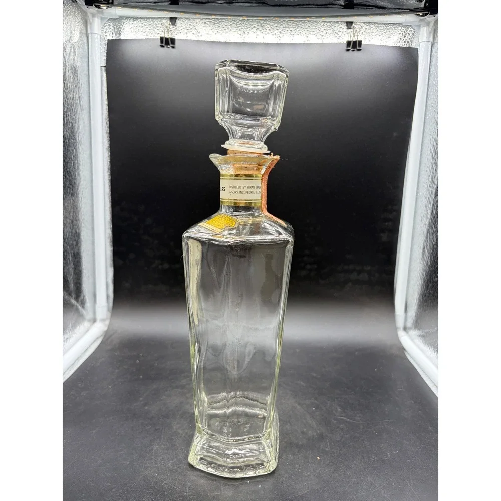 Vintage Walker's DeLuxe Bourbon Whiskey Glass Decanter Bottle 8 Year Aged Empty